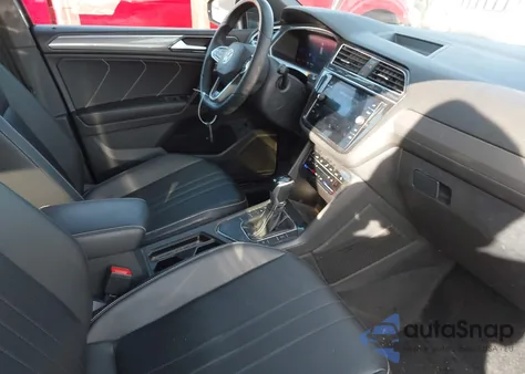 2022 Volkswagen Tiguan 2.0T Se R-Line Black from USA, damaged, VIN 3VVCB7AXXNM039907